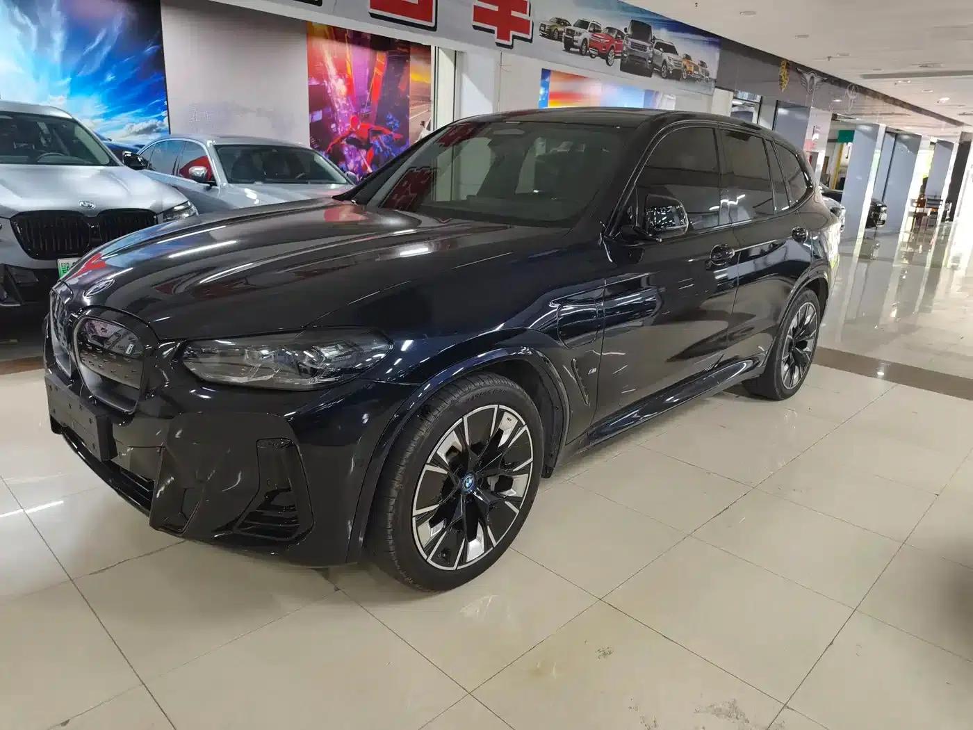 BMW iX3 2023 Leading Edition — миниатюра 1