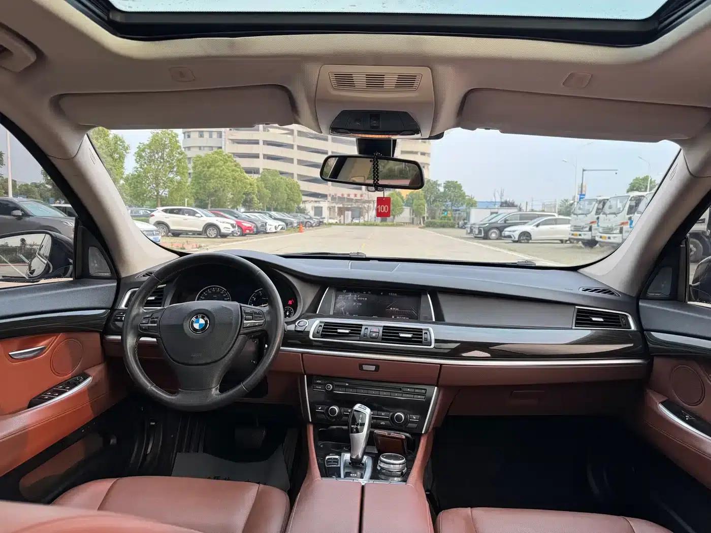 BMW 5 Series GT 2017 528i Leading Edition — миниатюра 16
