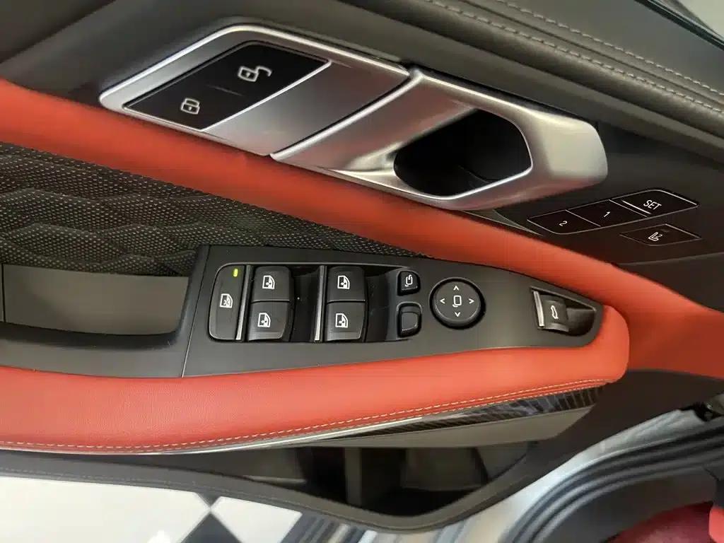 2020 BMW X5 M — миниатюра 20