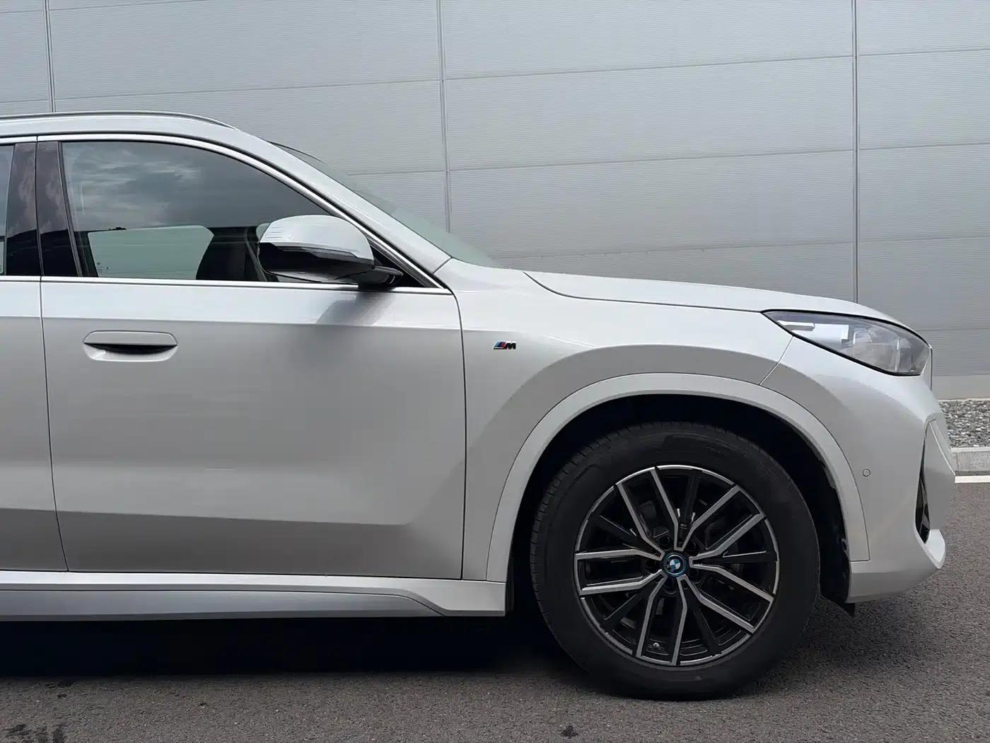 BMW iX1 2025 eDrive25L M Sport Package — миниатюра 11