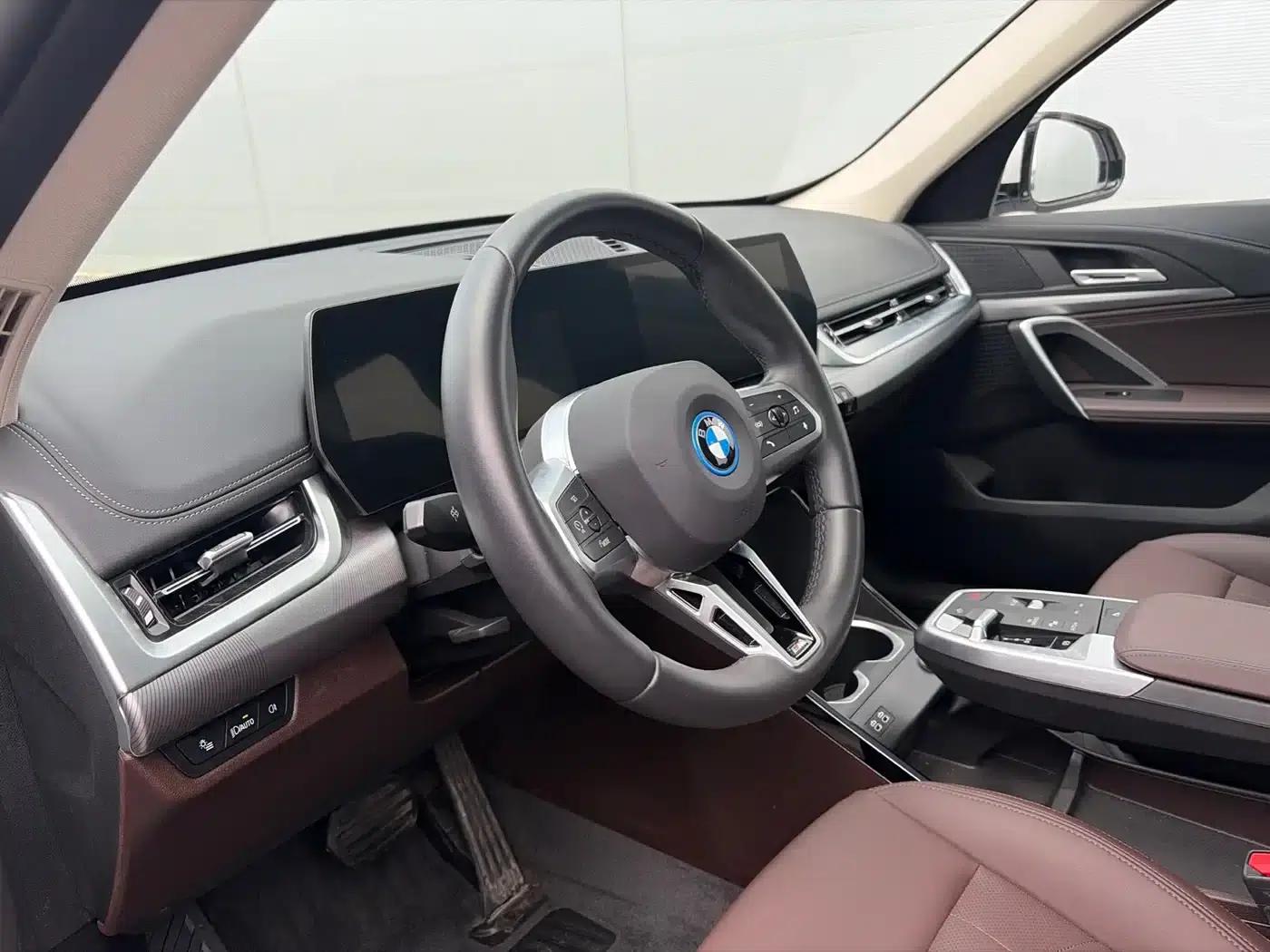 BMW iX1 2025 eDrive25L M Sport Package — миниатюра 12