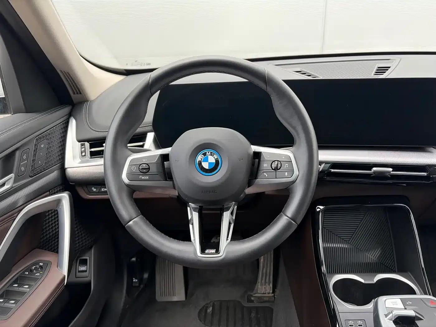 BMW iX1 2025 eDrive25L M Sport Package — миниатюра 13
