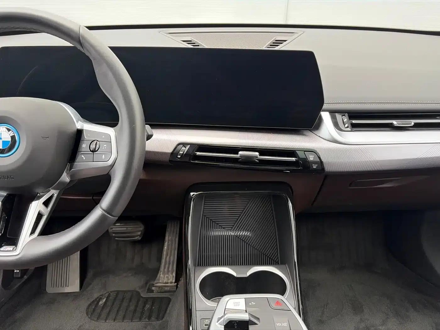 BMW iX1 2025 eDrive25L M Sport Package — миниатюра 14