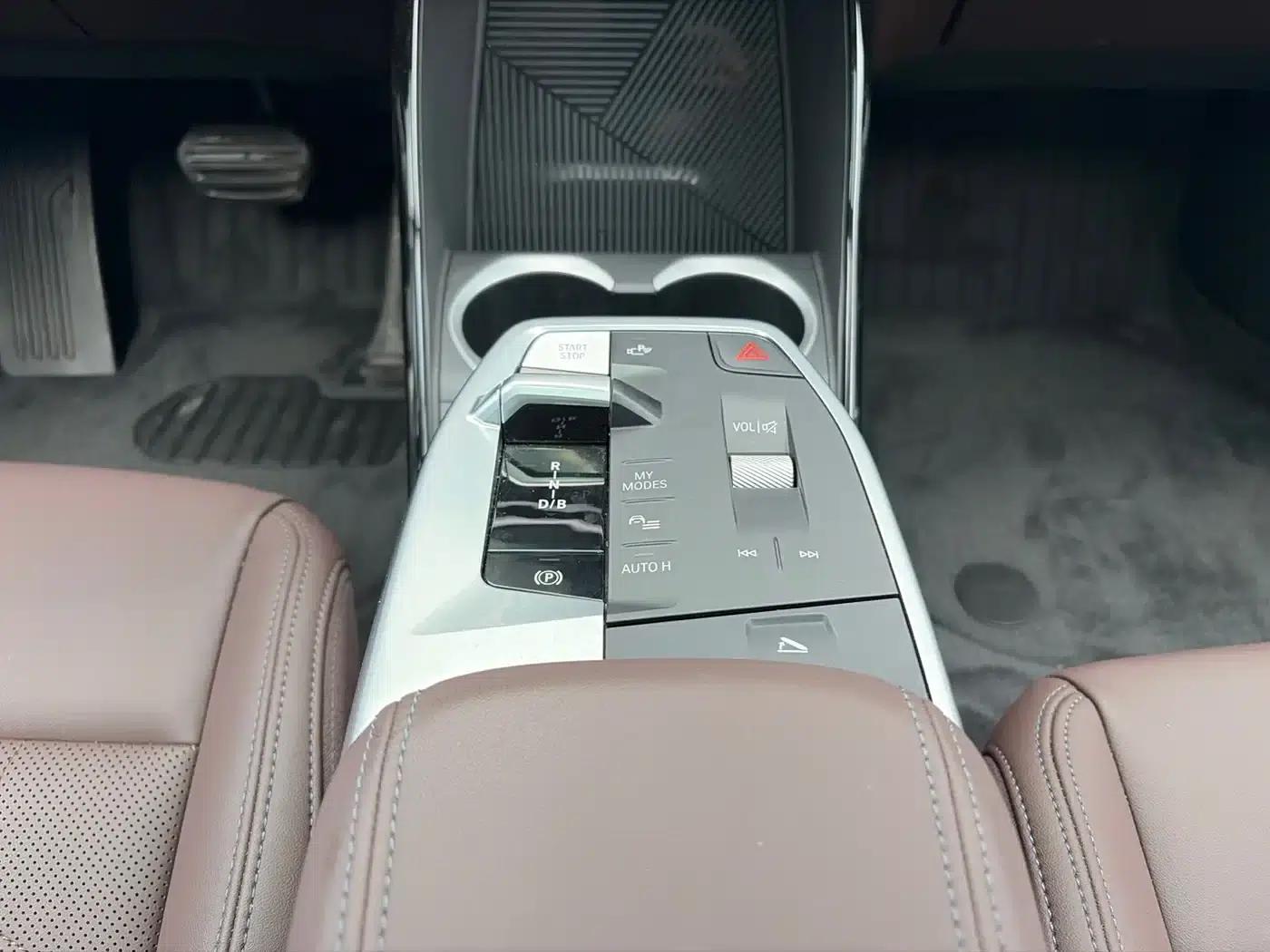 BMW iX1 2025 eDrive25L M Sport Package — миниатюра 10