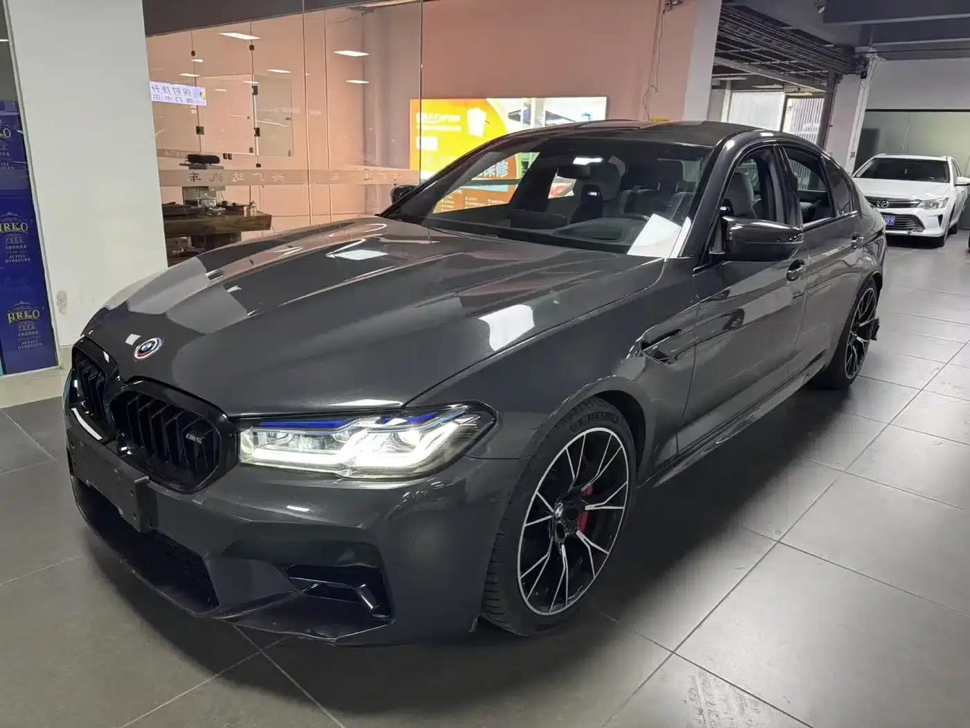 2021 BMW M5 — миниатюра 1