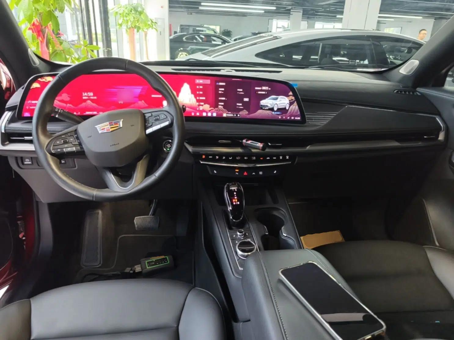 Cadillac XT4 2024 28T Two-Wheel-Drive Luxury Version — миниатюра 17