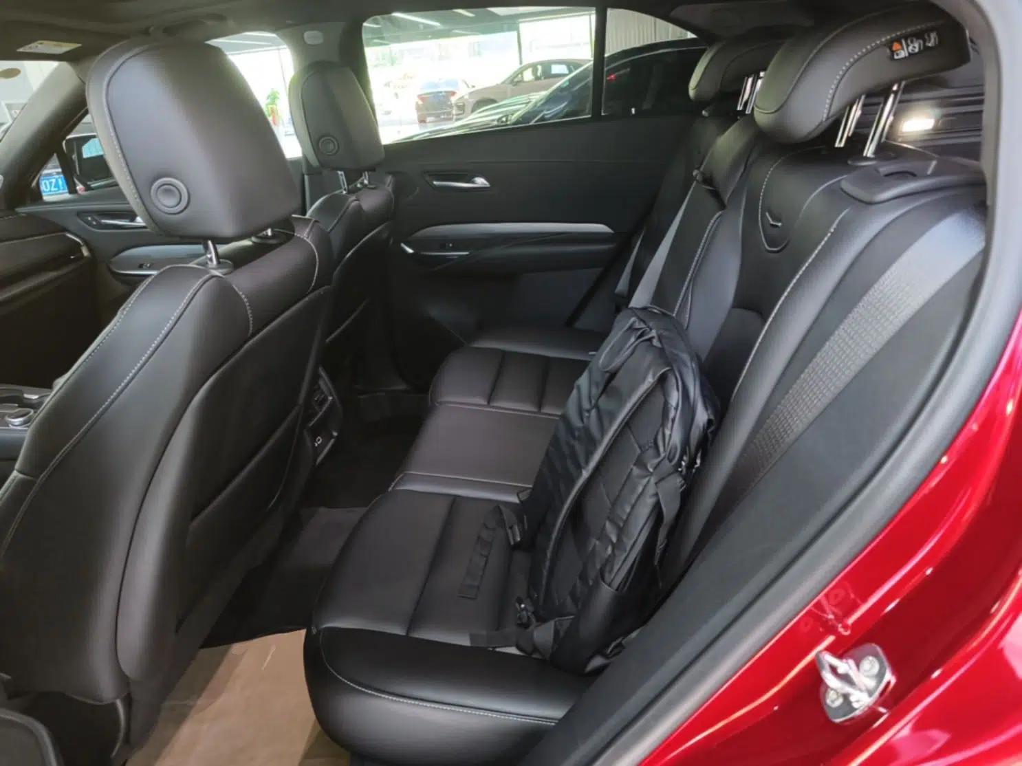 Cadillac XT4 2024 28T Two-Wheel-Drive Luxury Version — миниатюра 25