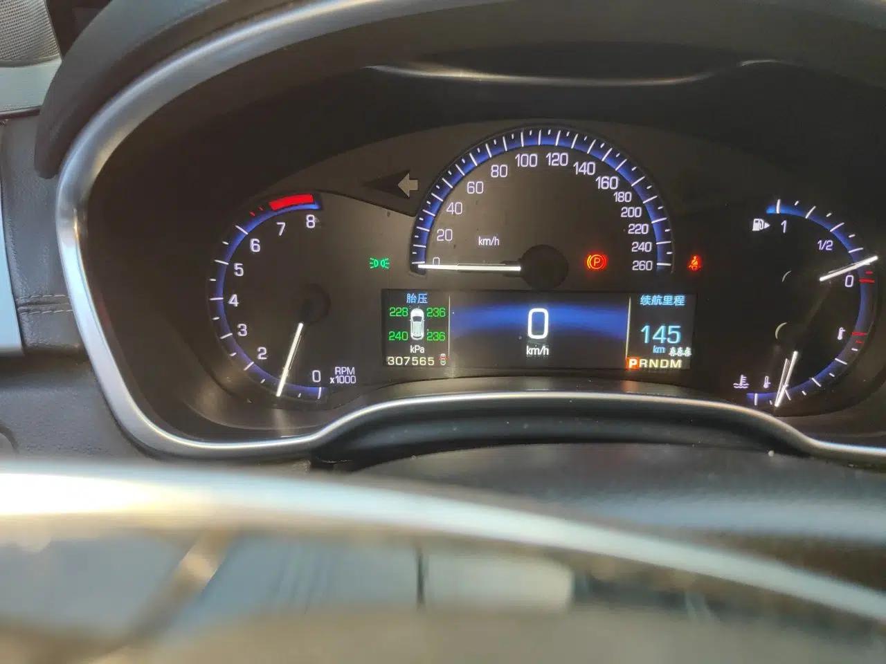 Cadillac SRX 2015 3.0L Comfort Version — миниатюра 12