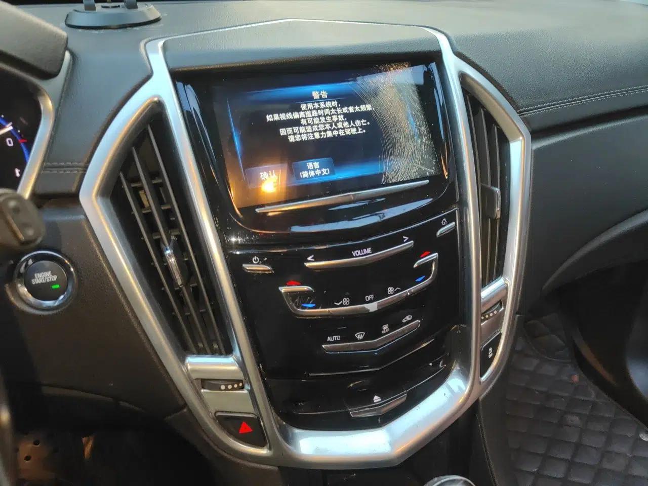 Cadillac SRX 2015 3.0L Comfort Version — миниатюра 13