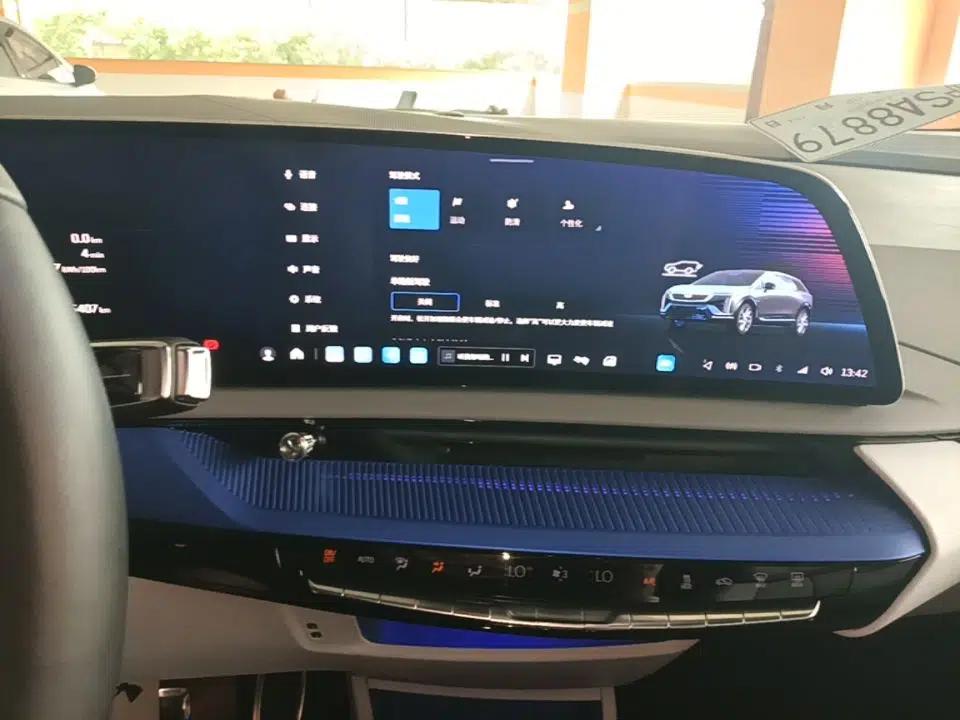 Cadillac OPTIQ 2024 Four-Wheel Drive Long-Range Version — миниатюра 15