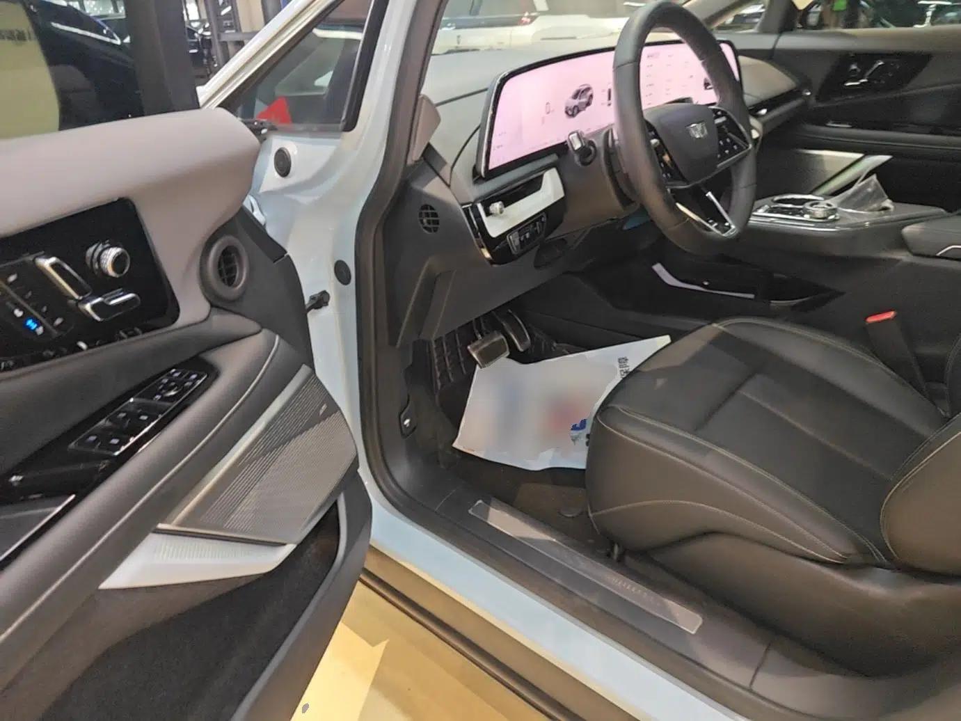 Cadillac OPTIQ 2024 Standard Range Version — миниатюра 28