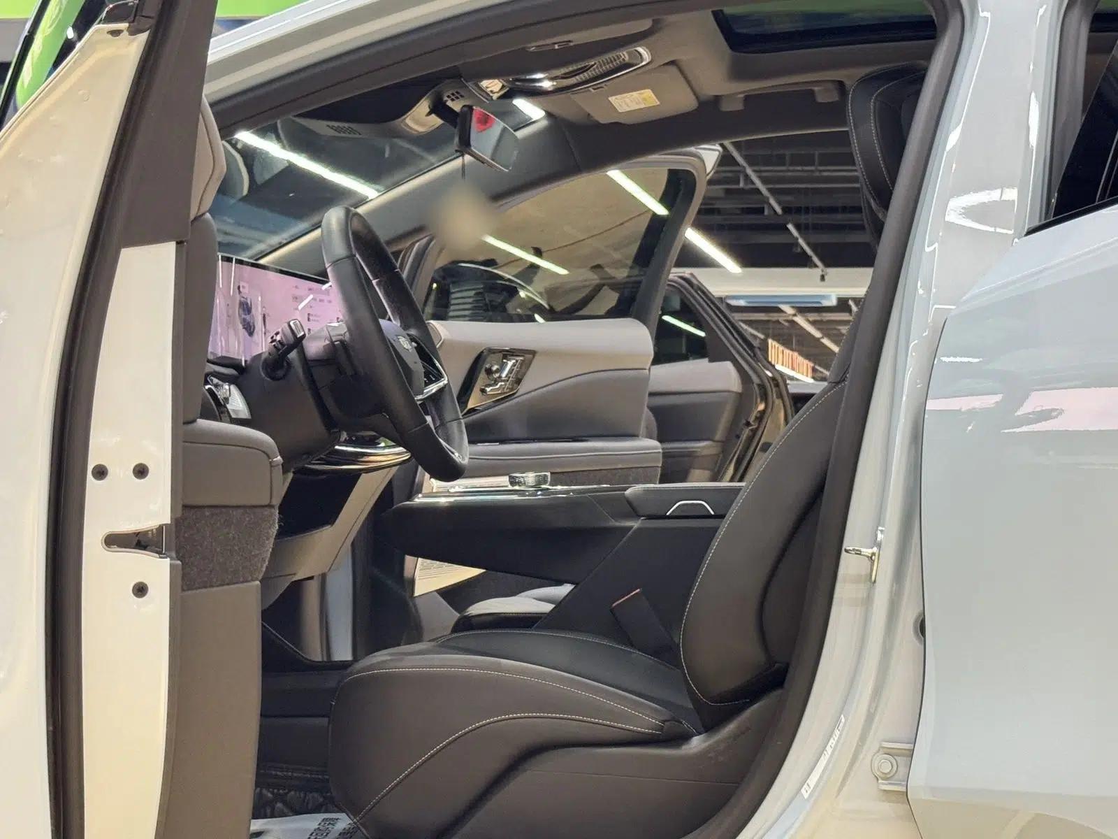 Cadillac OPTIQ 2024 Standard Range Version — миниатюра 33