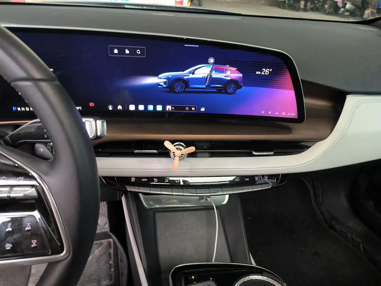 Cadillac GT4 2023 25T Fashion Edition — миниатюра 13