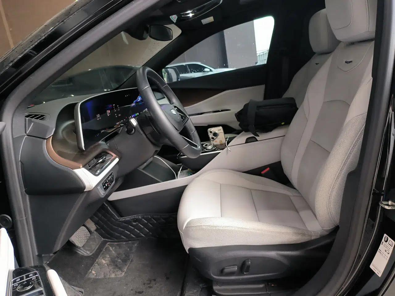 Cadillac GT4 2023 25T Fashion Edition — миниатюра 15
