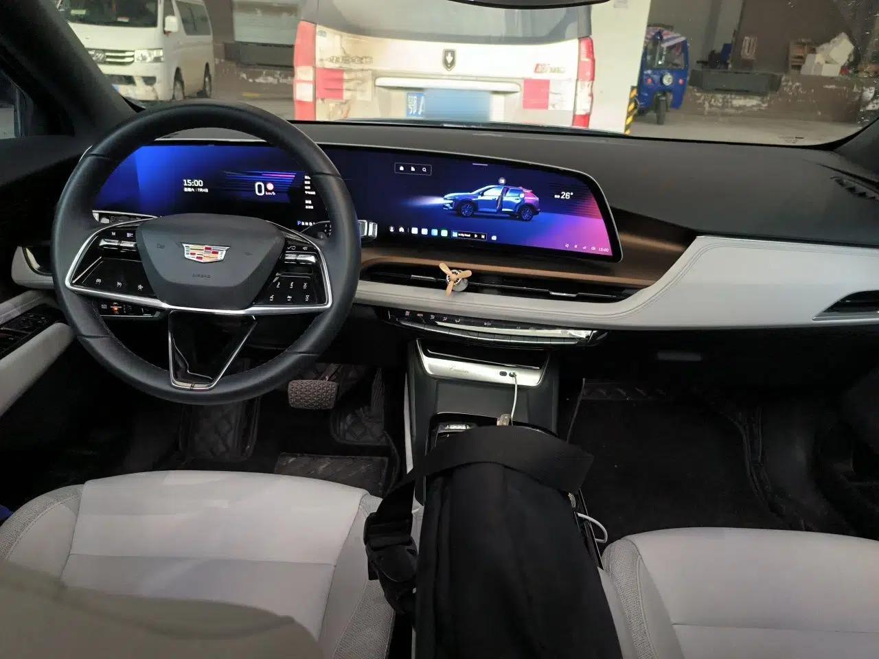 Cadillac GT4 2023 25T Fashion Edition — миниатюра 9