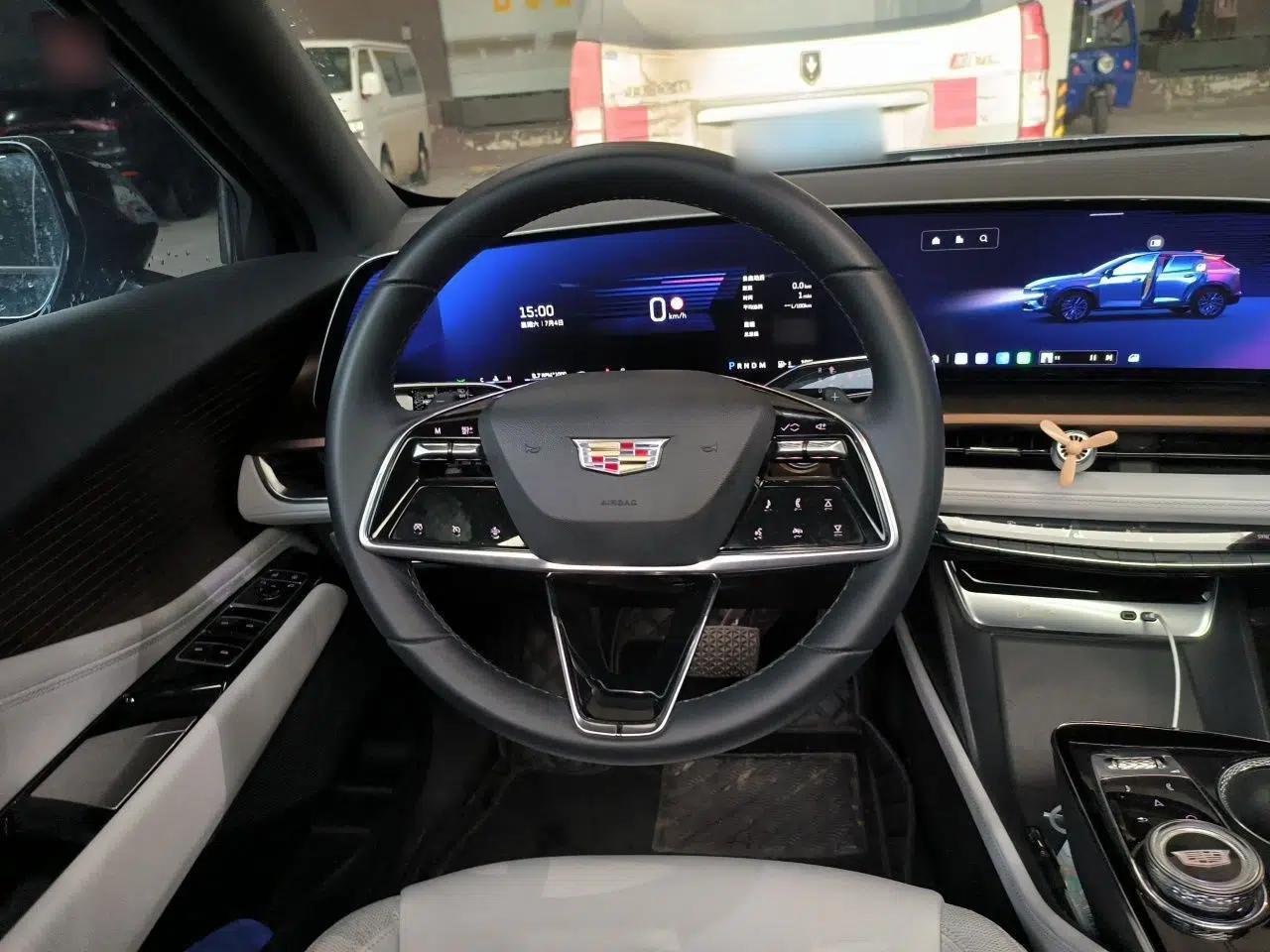 Cadillac GT4 2023 25T Fashion Edition — миниатюра 10