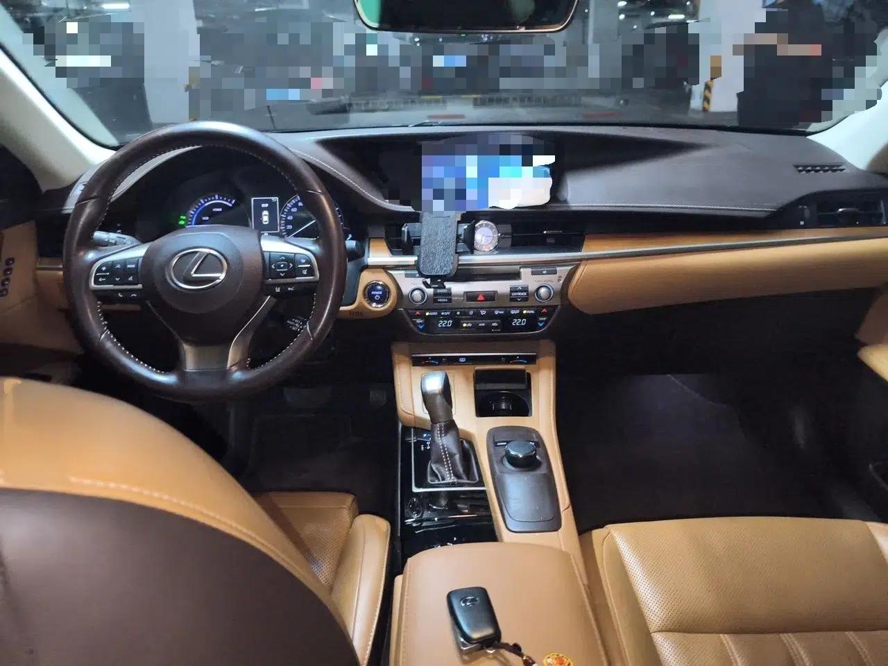 Lexus ES 2015 300h Luxury Edition — миниатюра 18