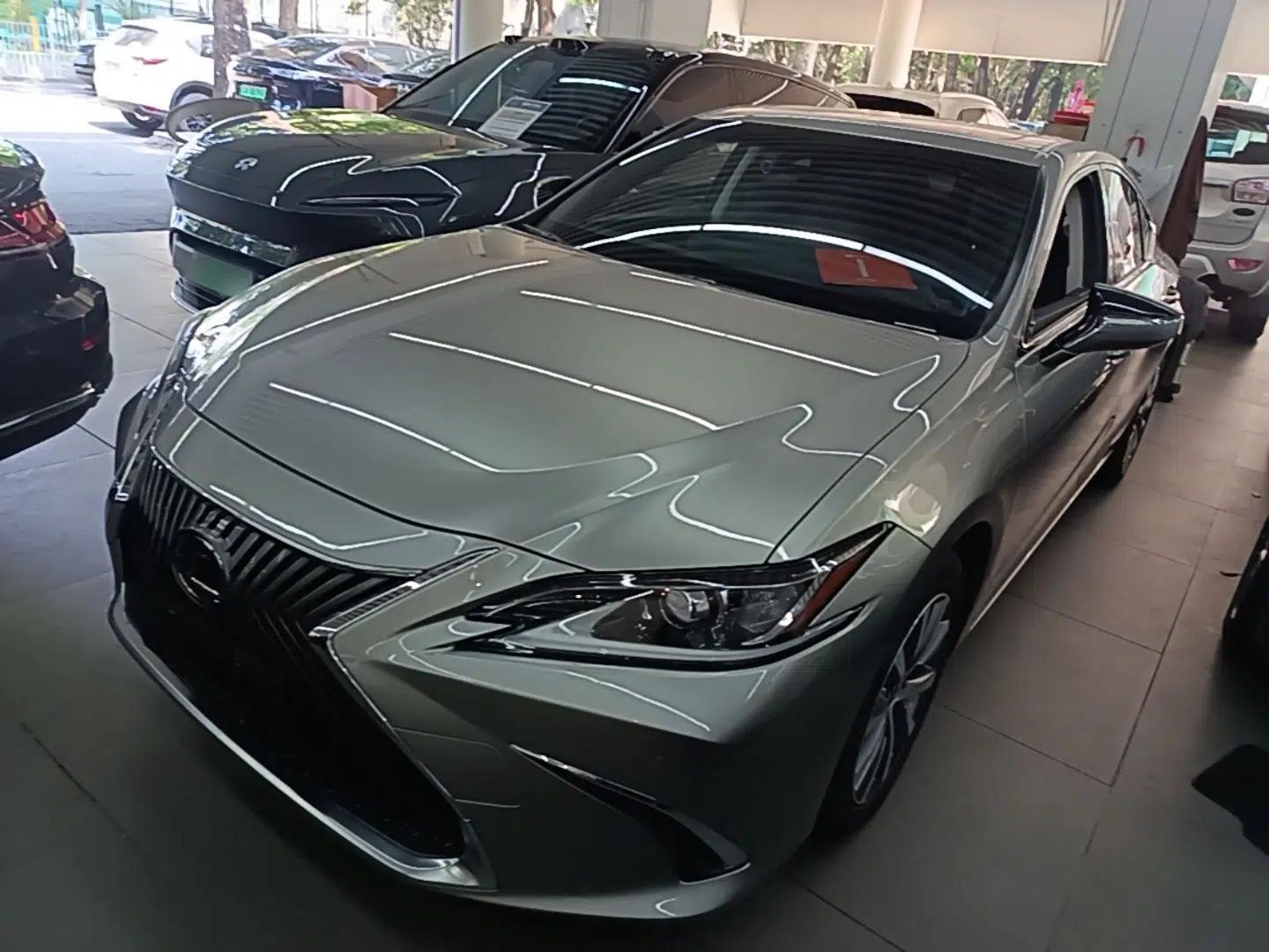 Lexus ES 2020 200 Excellence Edition — миниатюра 1
