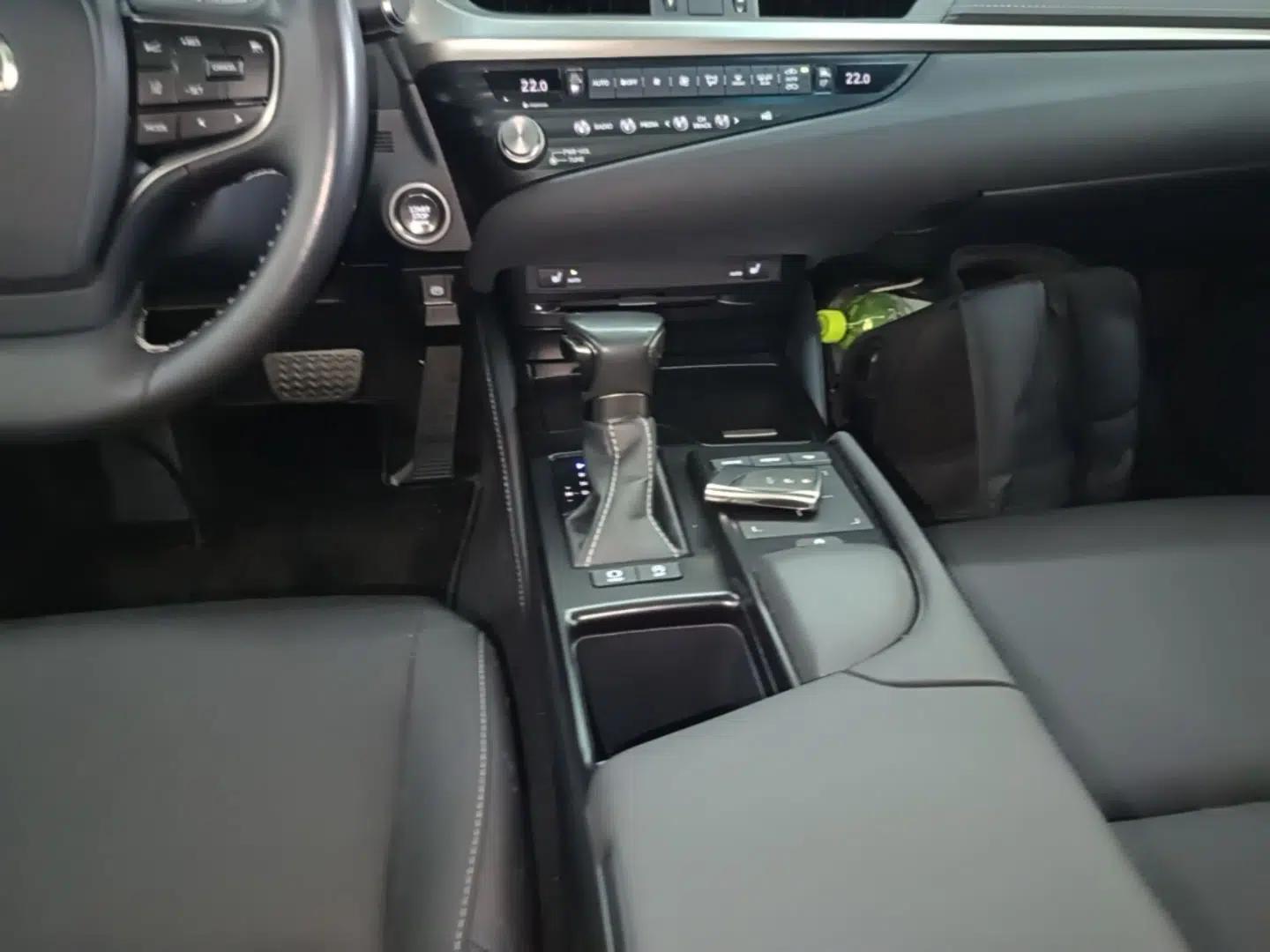 Lexus ES 2020 200 Excellence Edition — миниатюра 21