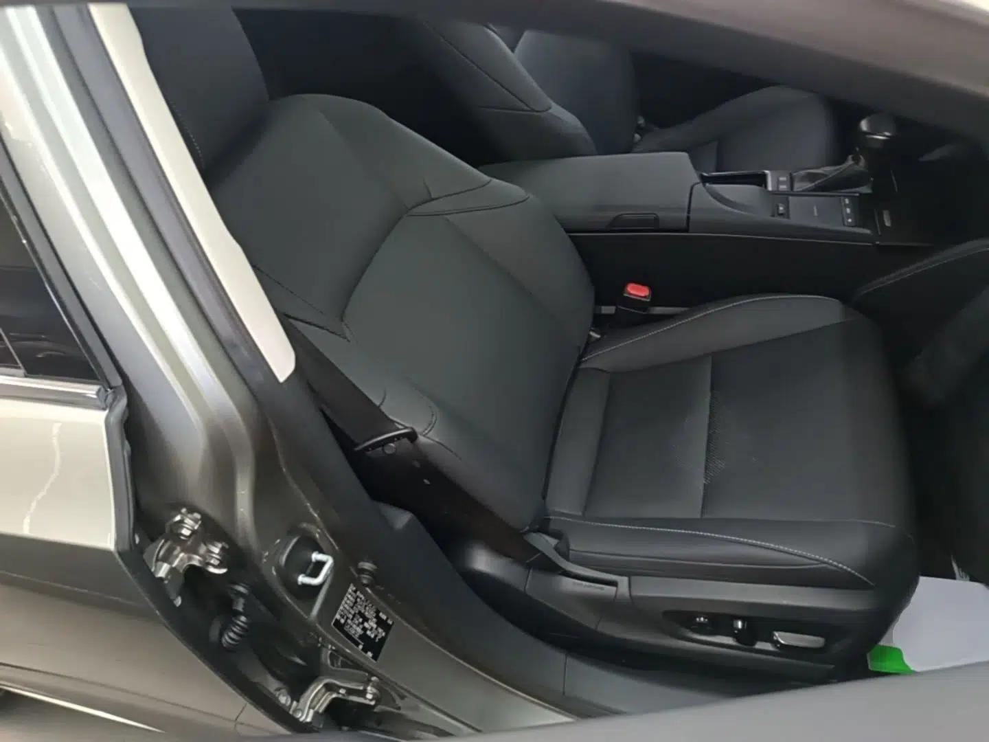 Lexus ES 2020 200 Excellence Edition — миниатюра 24