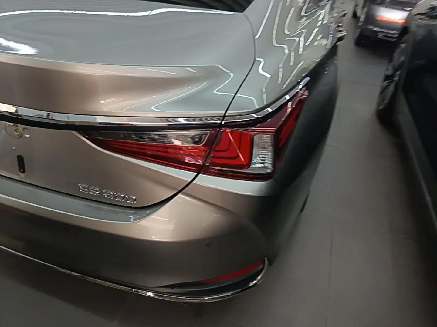 Lexus ES 2020 200 Excellence Edition — миниатюра 9