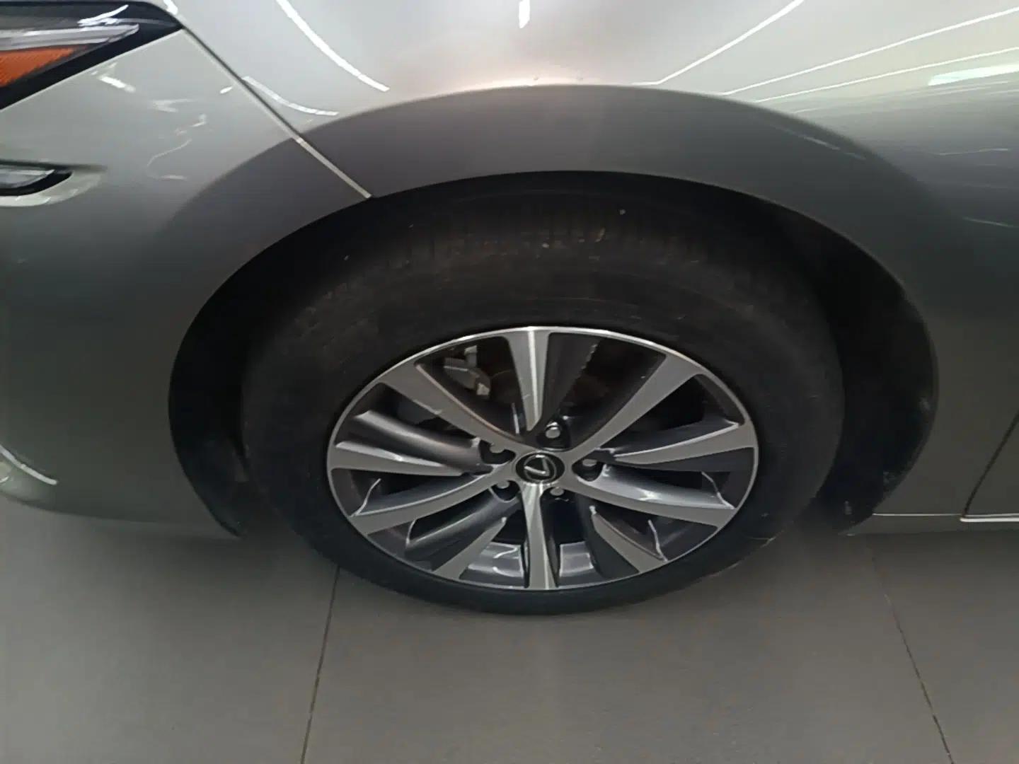 Lexus ES 2020 200 Excellence Edition — миниатюра 10