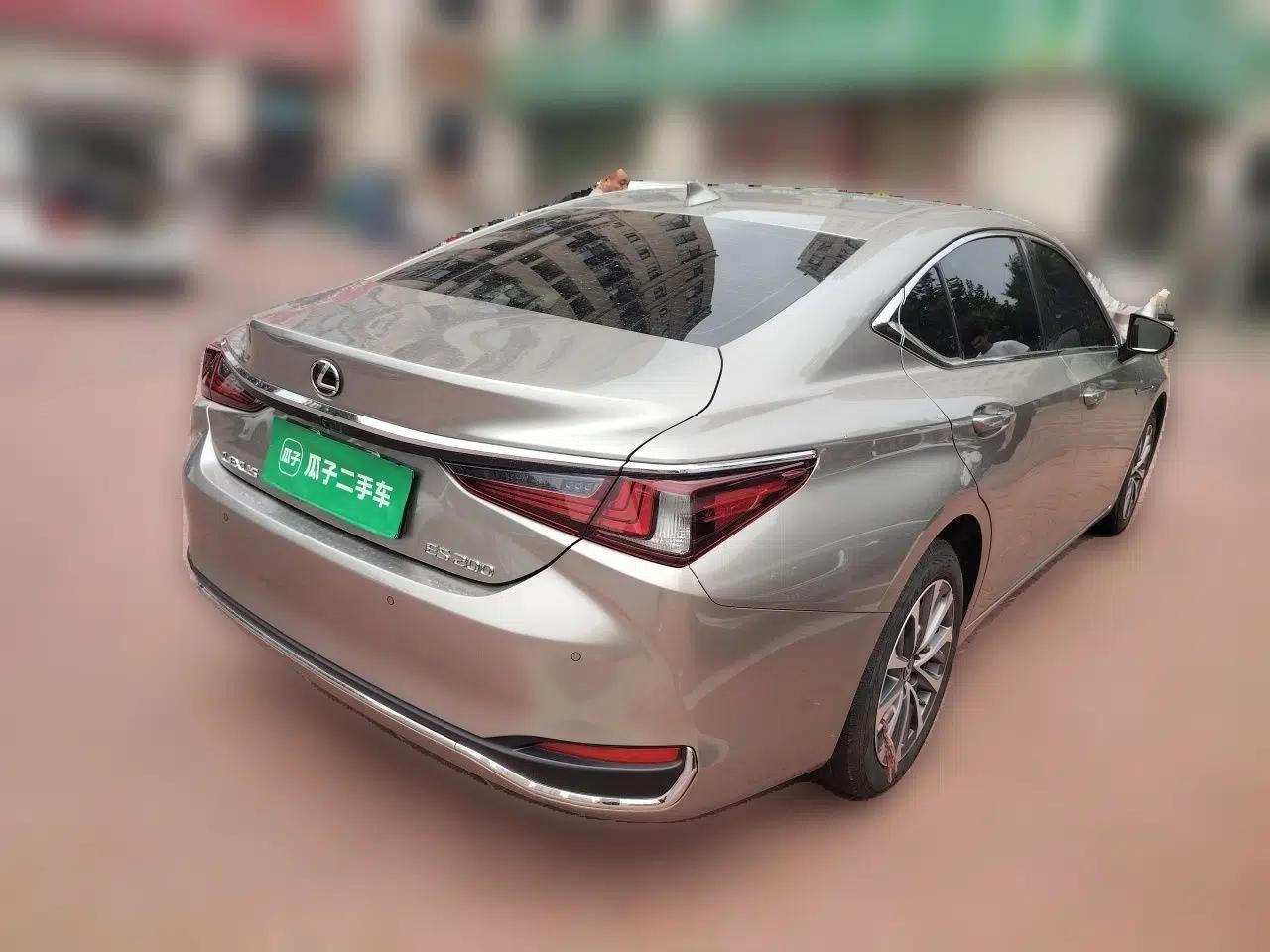 Lexus ES 2023 200 Excellence Edition — миниатюра 6