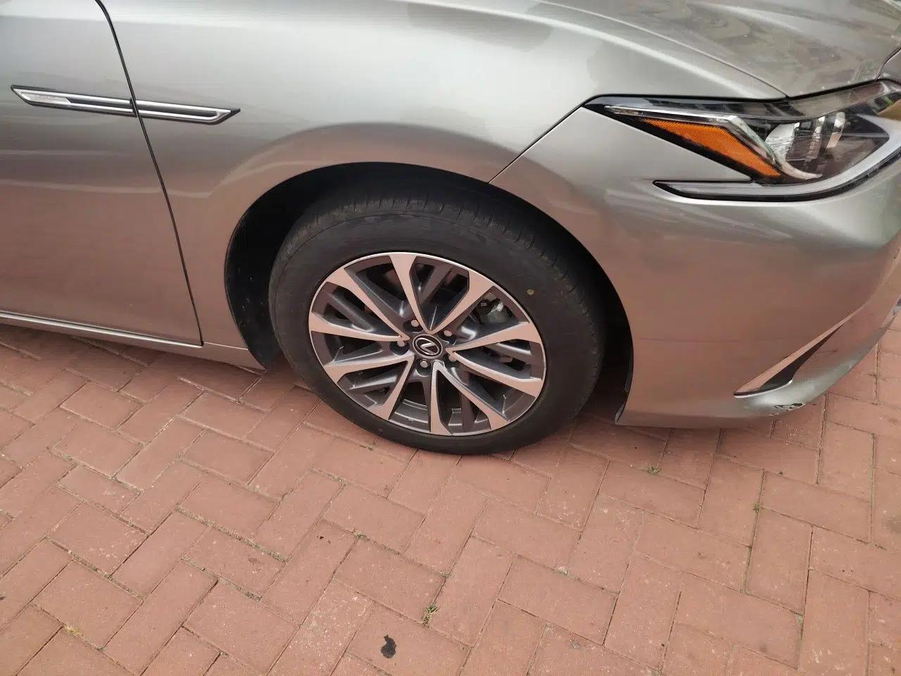 Lexus ES 2023 200 Excellence Edition — миниатюра 8