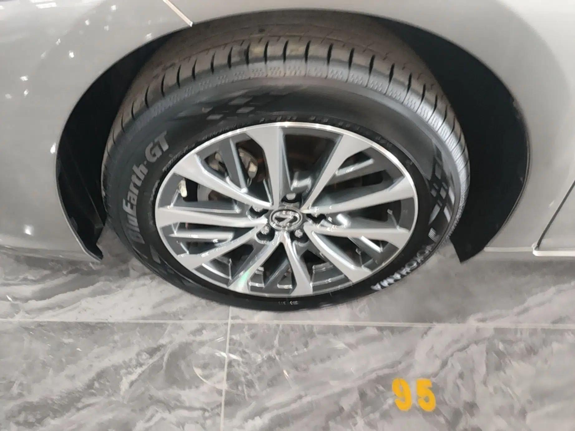 Lexus ES 2025 200 Premium Edition — миниатюра 10
