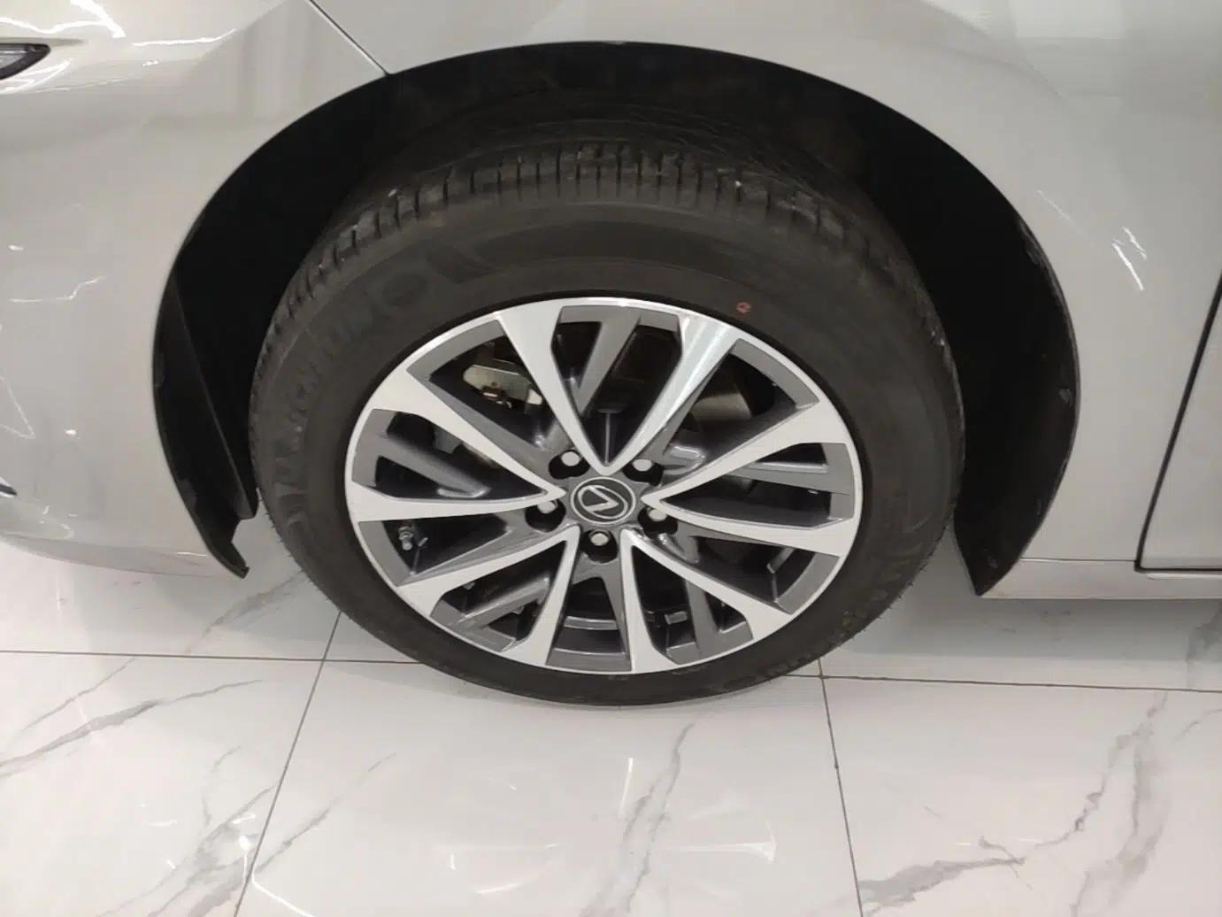 Lexus ES 2024 200 Premium Edition — миниатюра 10