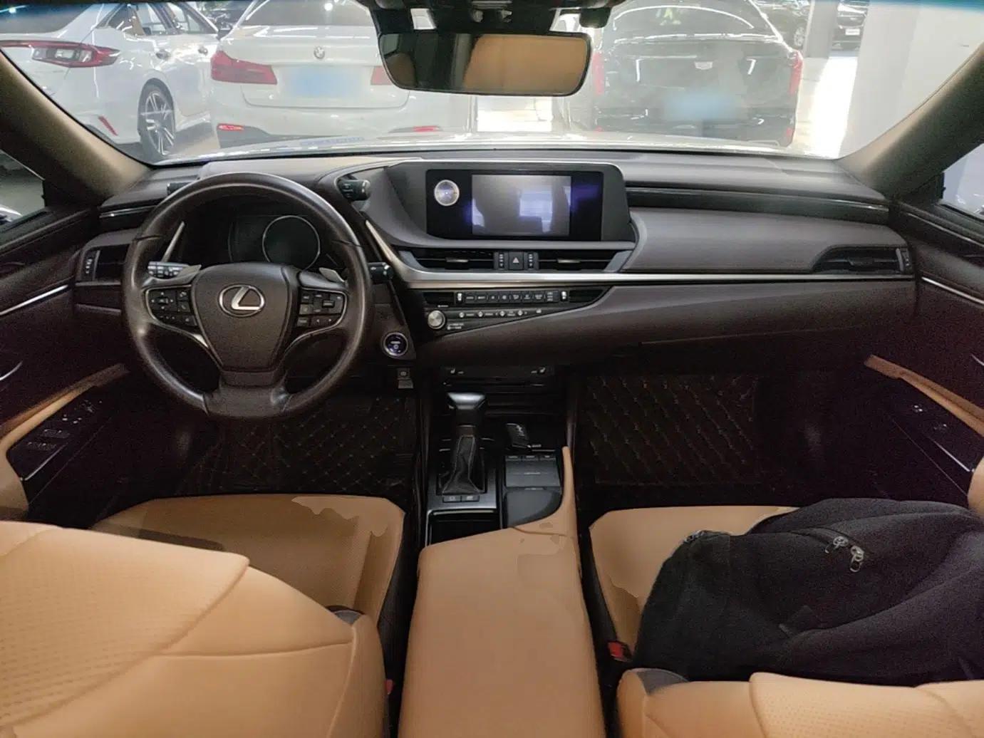 Lexus ES 2021 300h Excellence Edition — миниатюра 12