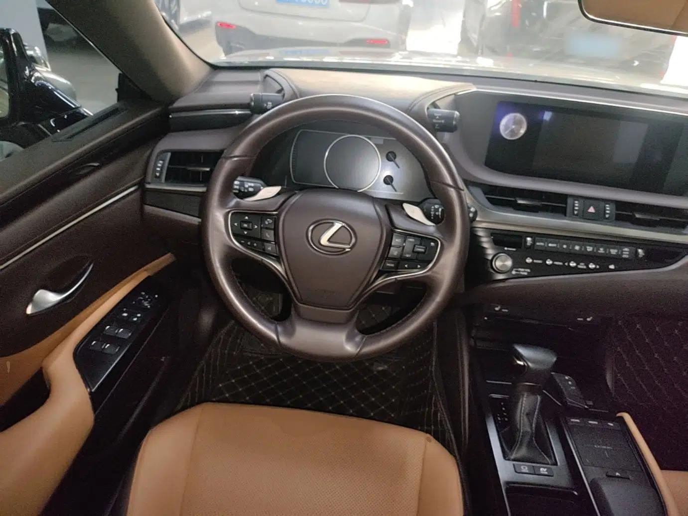 Lexus ES 2021 300h Excellence Edition — миниатюра 13