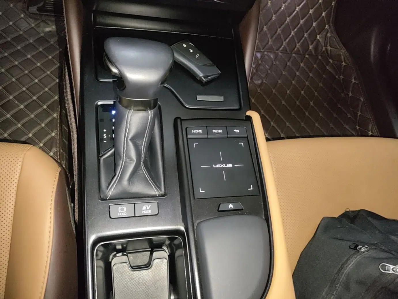 Lexus ES 2021 300h Excellence Edition — миниатюра 16