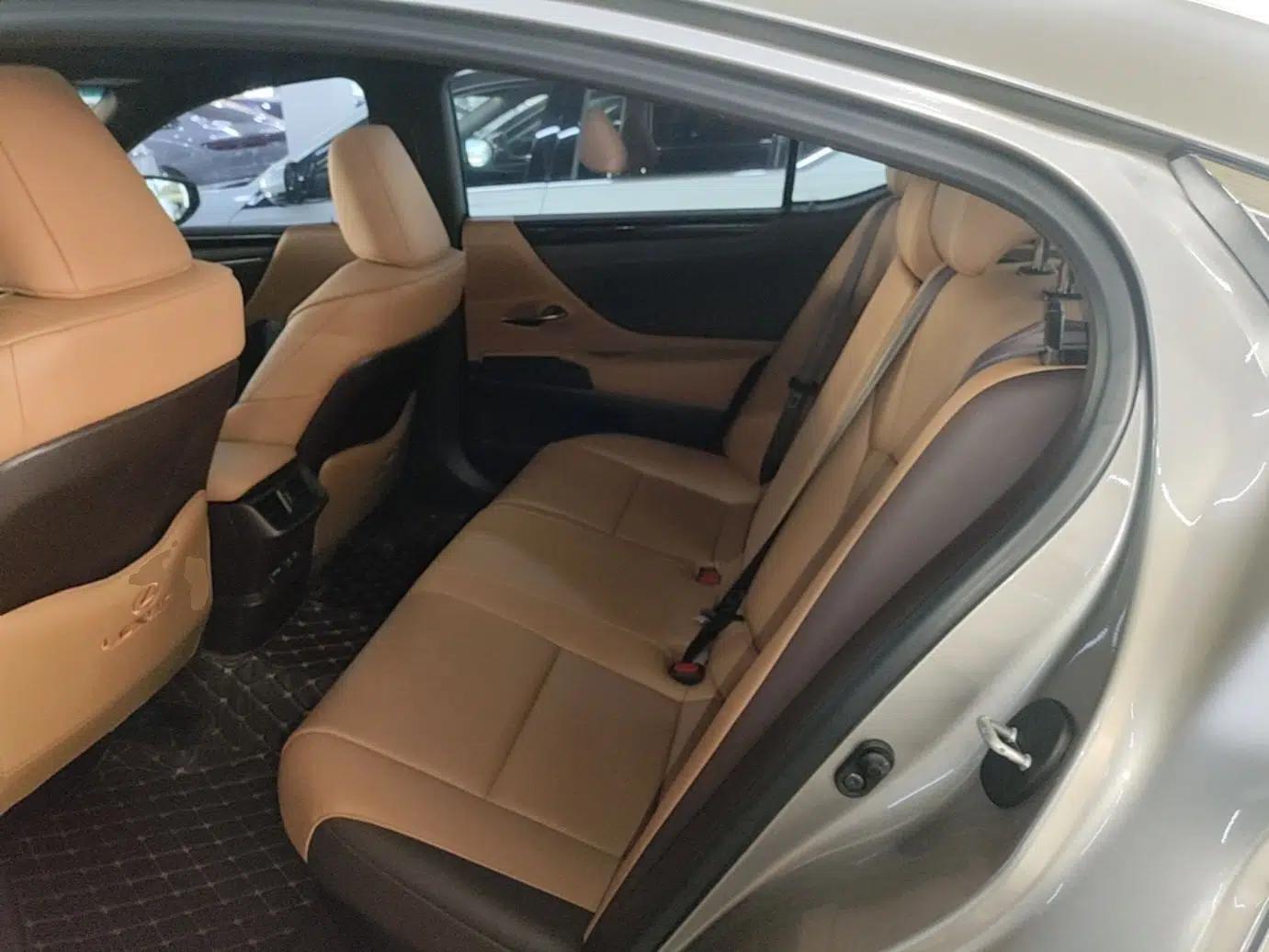 Lexus ES 2021 300h Excellence Edition — миниатюра 20