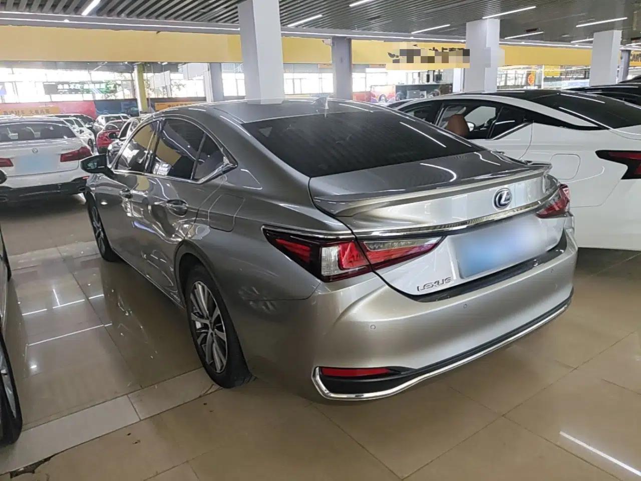 Lexus ES 2021 300h Excellence Edition — миниатюра 4