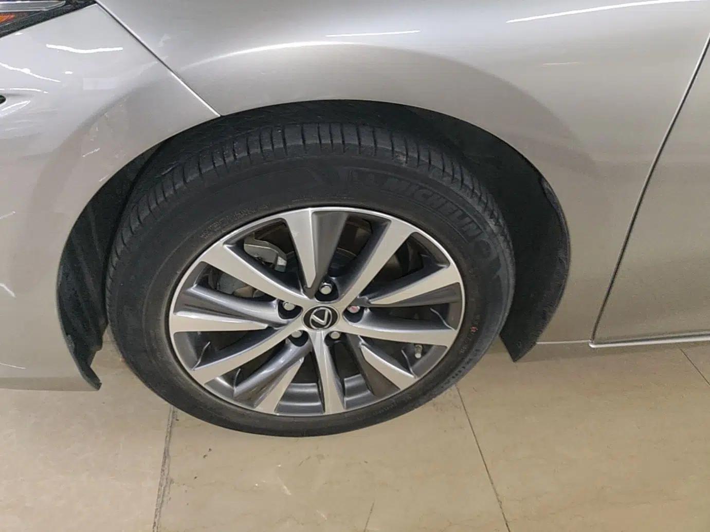 Lexus ES 2021 300h Excellence Edition — миниатюра 10