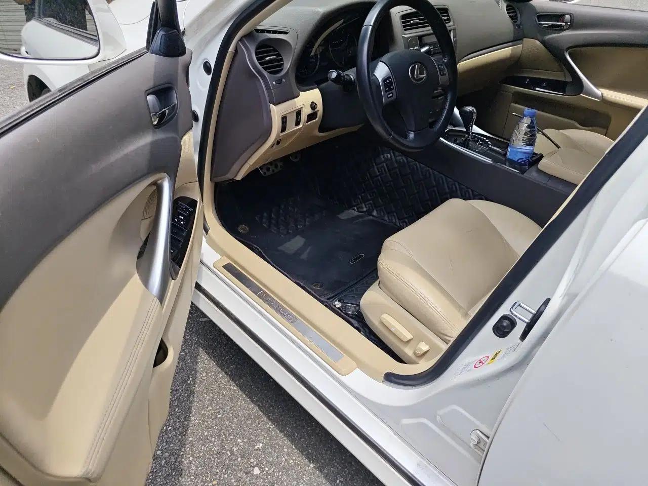 Lexus IS 2011 250 Sport Edition — миниатюра 16