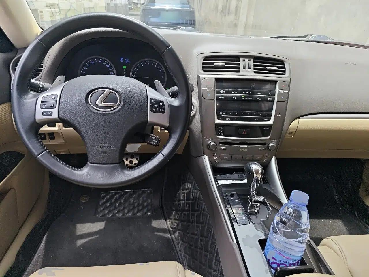 Lexus IS 2011 250 Sport Edition — миниатюра 9