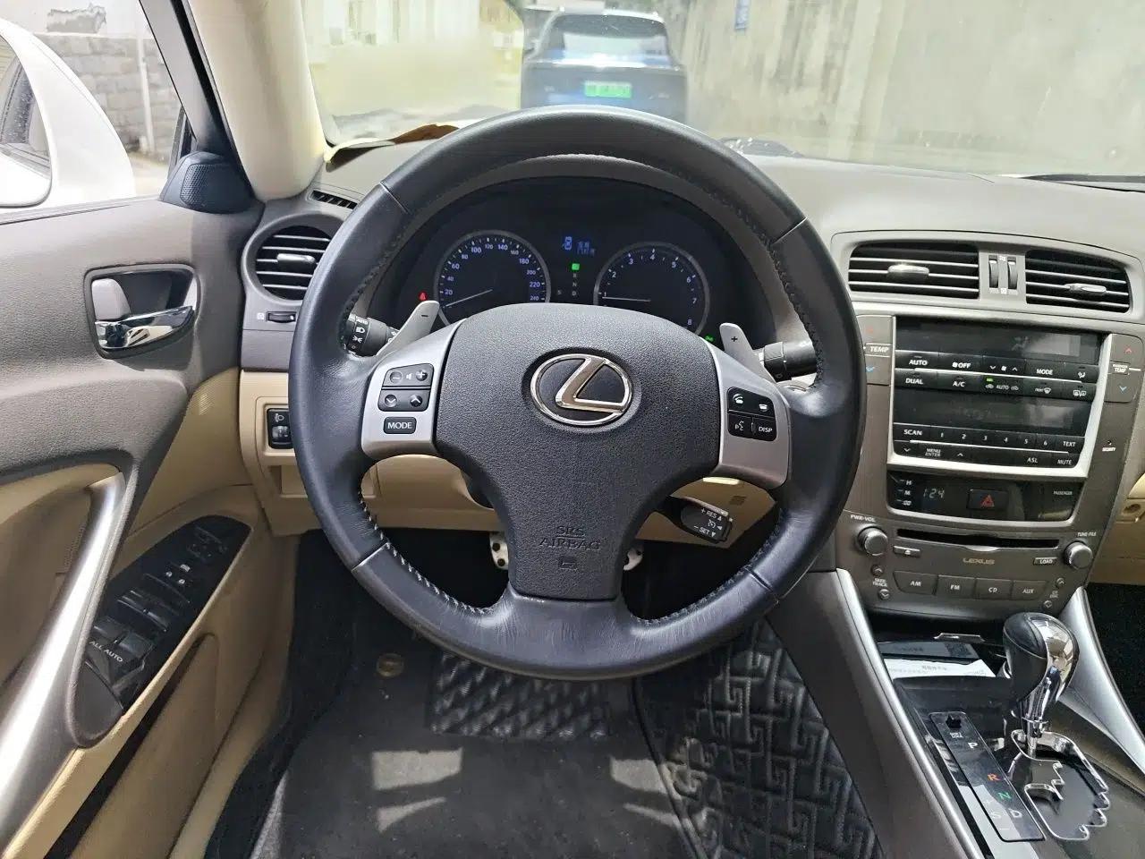 Lexus IS 2011 250 Sport Edition — миниатюра 10