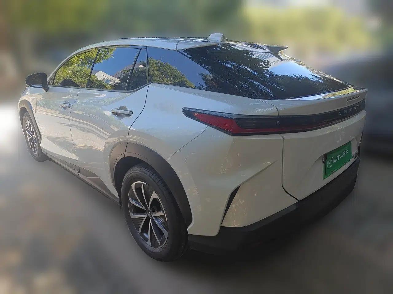 Lexus RZ 2023 450e All-Wheel Drive Luxury Edition — миниатюра 4