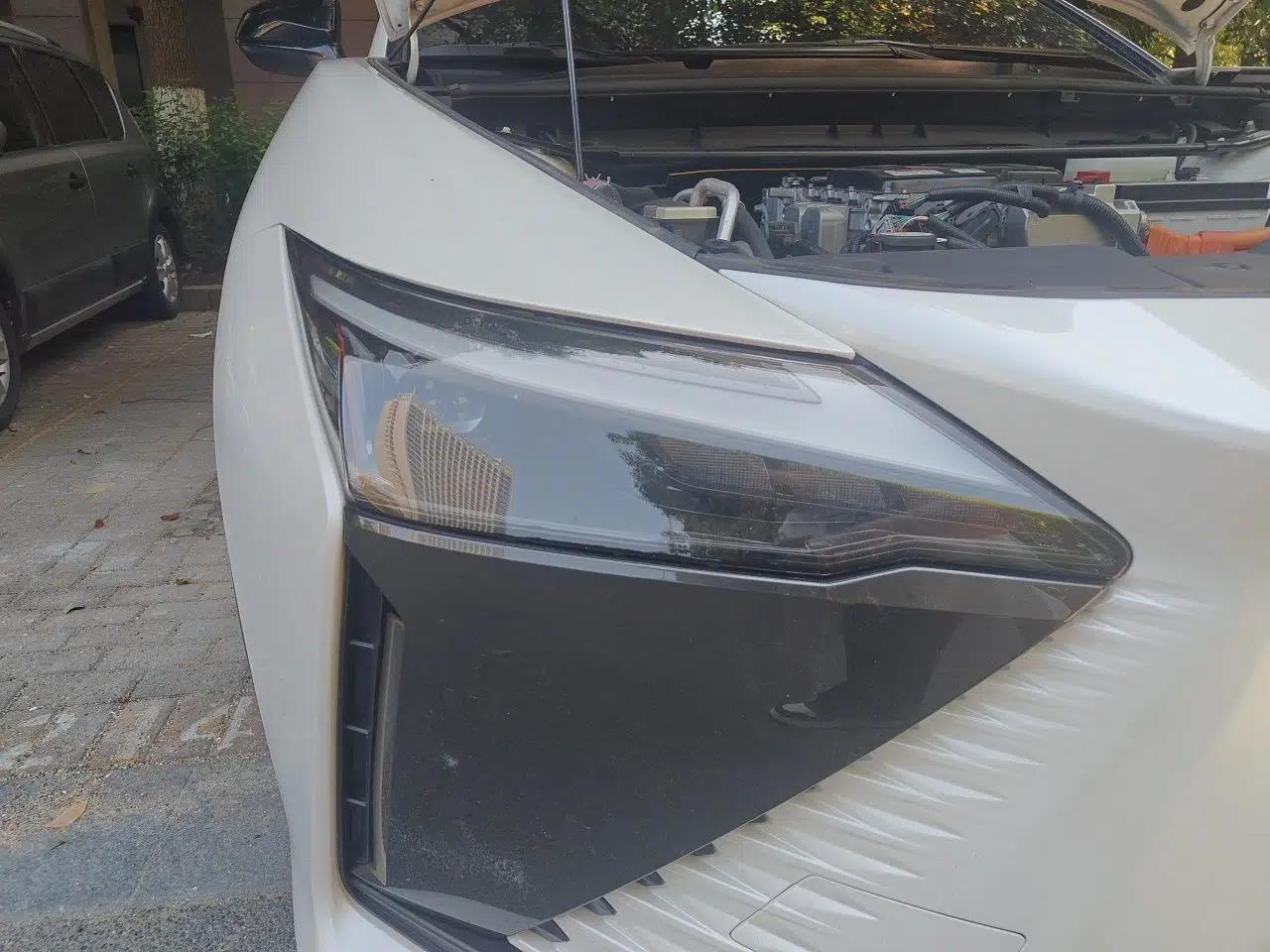 Lexus RZ 2023 450e All-Wheel Drive Luxury Edition — миниатюра 7