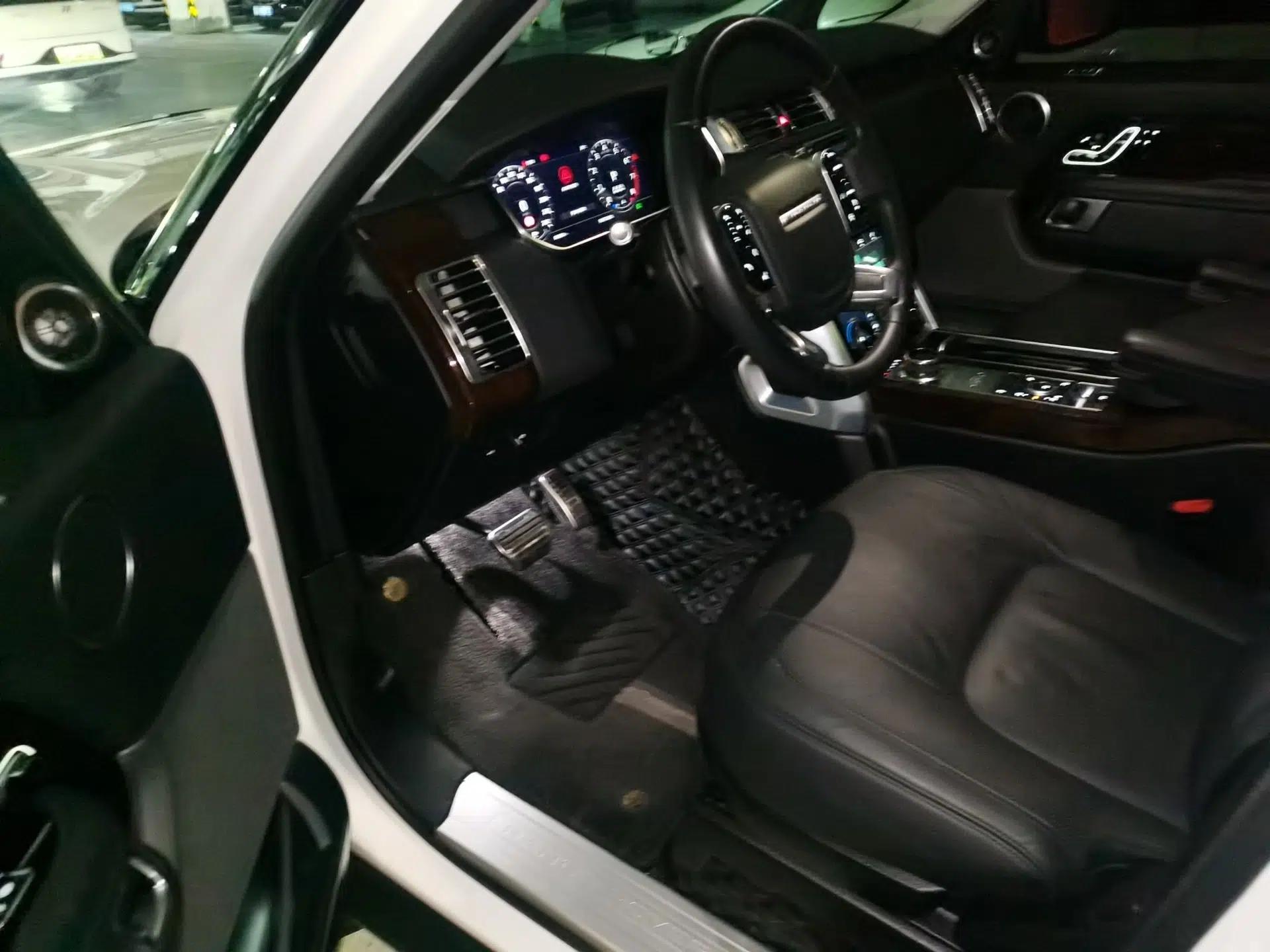 Land Rover Range 2020 3.0 L6 Legacy Edition — миниатюра 16