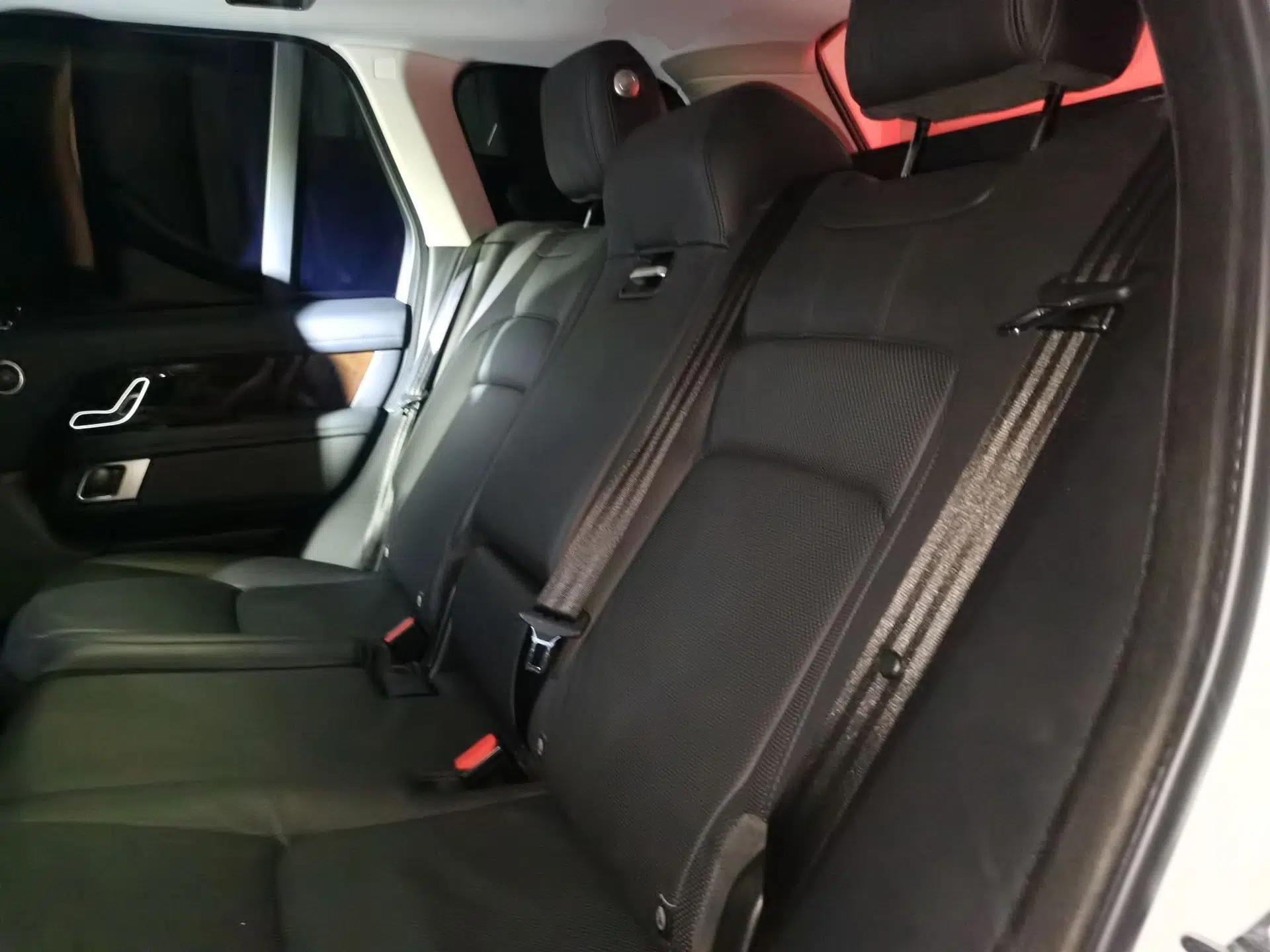 Land Rover Range 2020 3.0 L6 Legacy Edition — миниатюра 17
