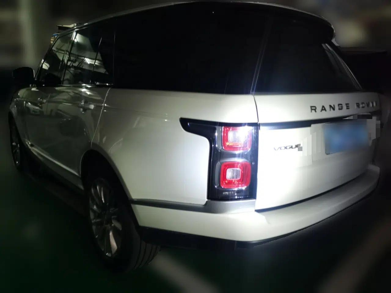 Land Rover Range 2020 3.0 L6 Legacy Edition — миниатюра 4
