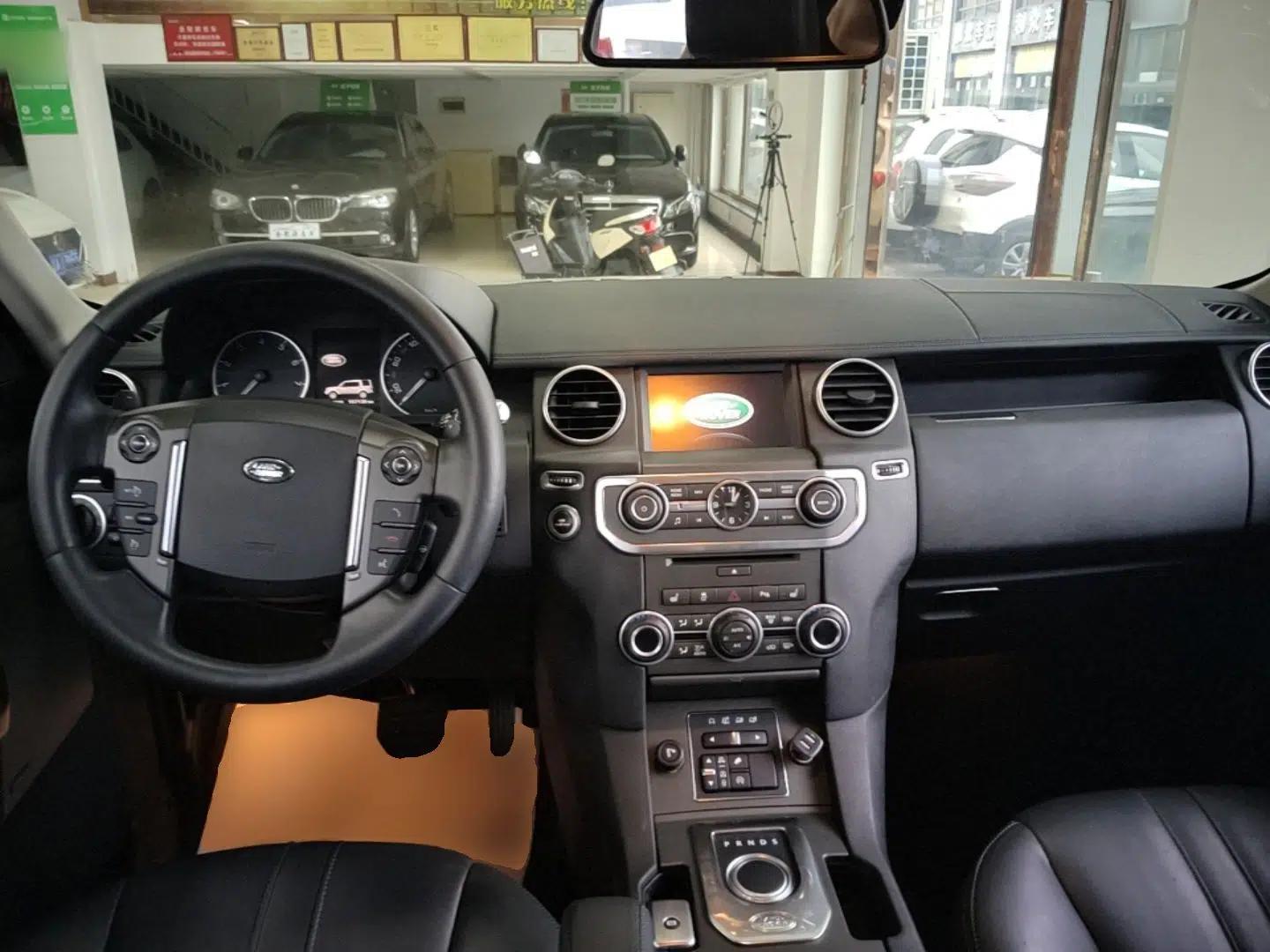 Land Rover Discovery 2016 3.0 SC Obsidian Black Heritage Edition HSE — миниатюра 12