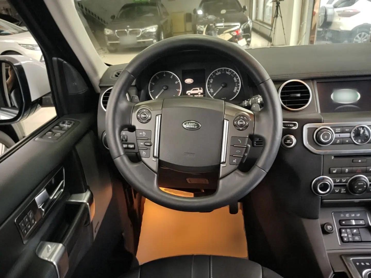Land Rover Discovery 2016 3.0 SC Obsidian Black Heritage Edition HSE — миниатюра 13