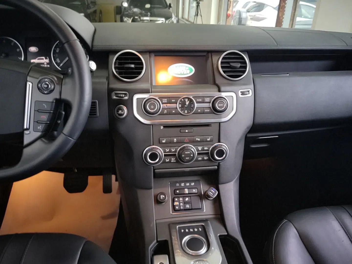 Land Rover Discovery 2016 3.0 SC Obsidian Black Heritage Edition HSE — миниатюра 15