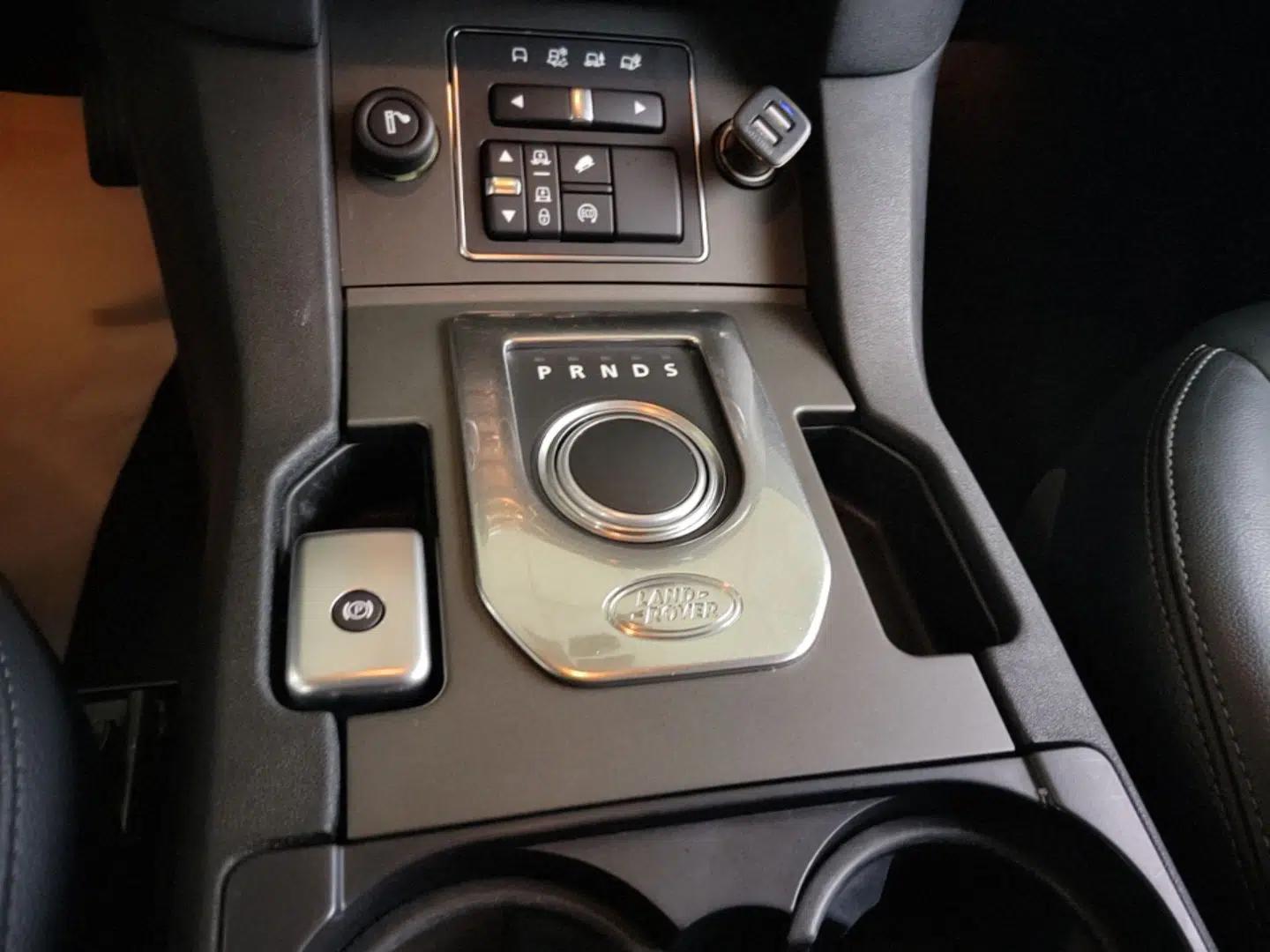 Land Rover Discovery 2016 3.0 SC Obsidian Black Heritage Edition HSE — миниатюра 16