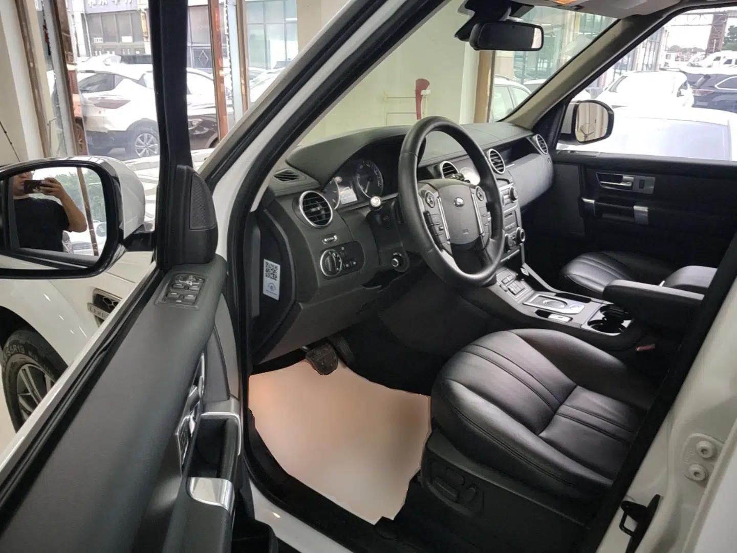Land Rover Discovery 2016 3.0 SC Obsidian Black Heritage Edition HSE — миниатюра 18