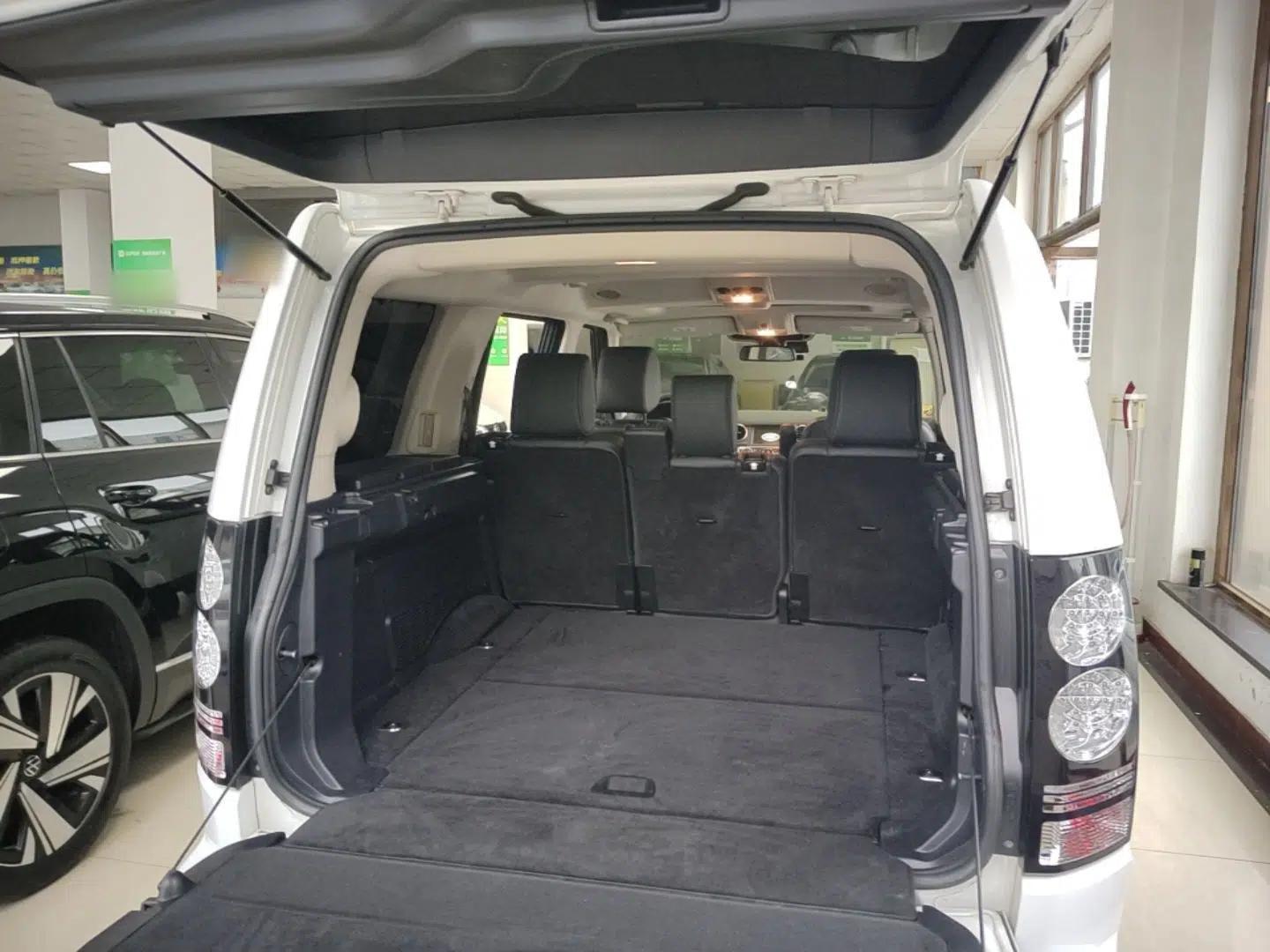 Land Rover Discovery 2016 3.0 SC Obsidian Black Heritage Edition HSE — миниатюра 22